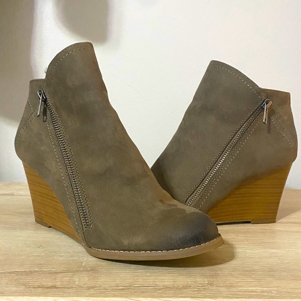 Hocus Pocus Grey. Booties